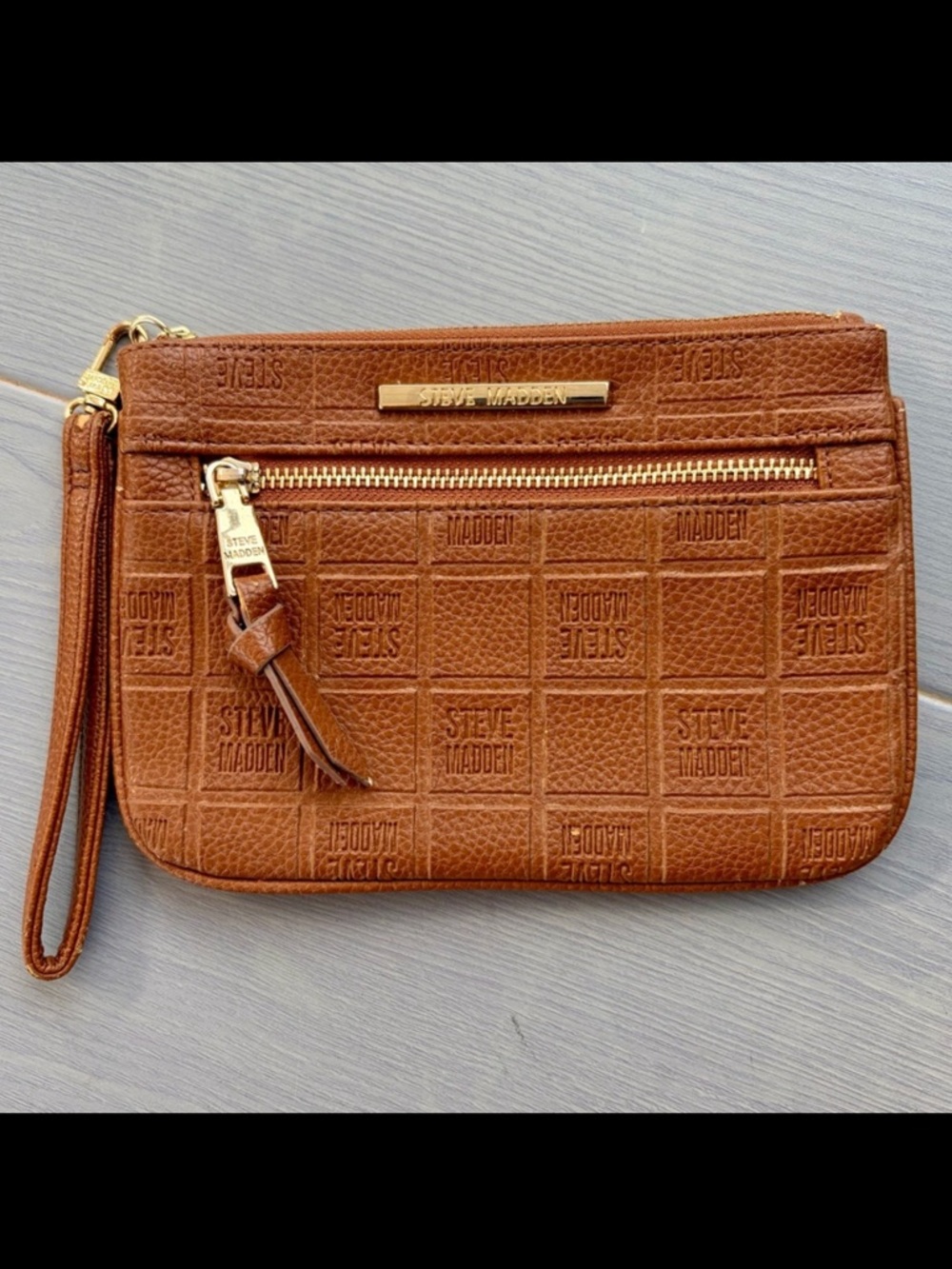 Steve Madden Neutral Tan Brown Embossed Wristlet Clutch 🤎